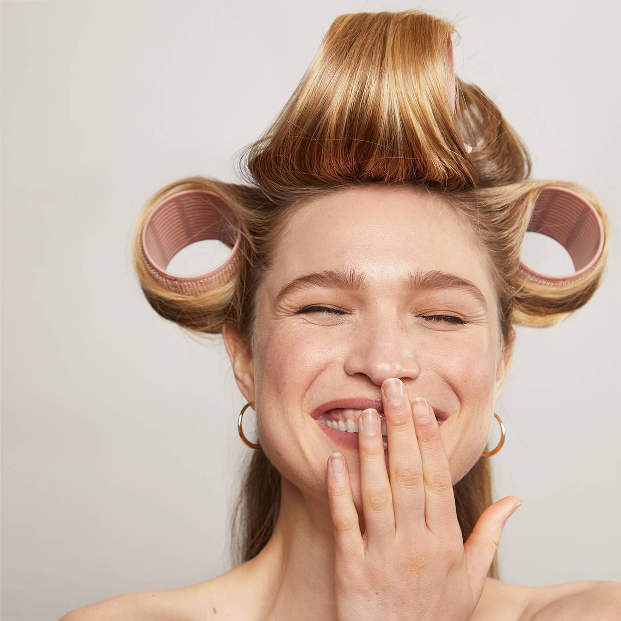 Kitsch XL Thermal Rollers 4pc Set - Terracotta: Achieve big curls with recycled plastic xl thermal rollers.